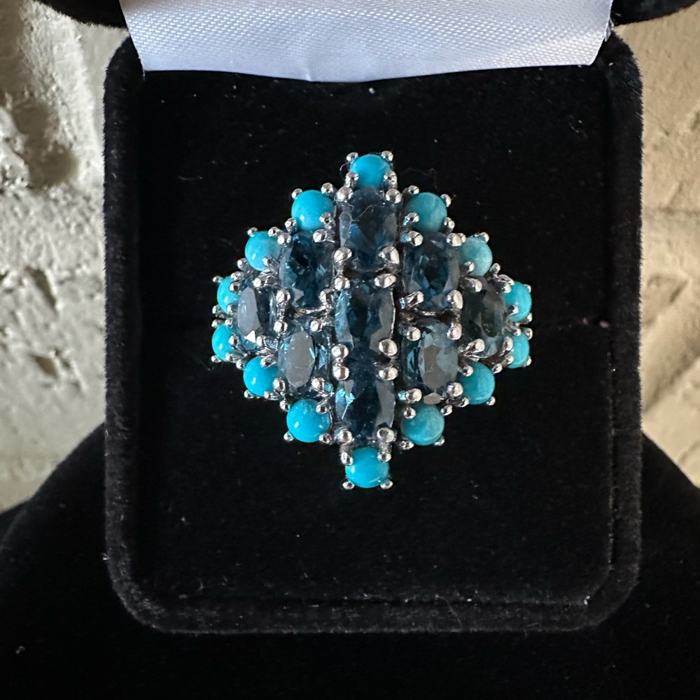 Blue Topaz and Turquoise Cluster Ring in Sterling Silver. Marked RSI 925. Size 9
